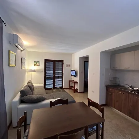 Apartment Mestrovic, Klimno, Soline Bay, Island Krk *